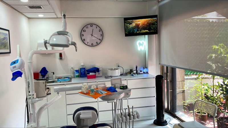 Dentista general coronas e implantes dentales