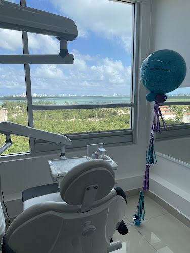 Dra. Lorenny, Ortodoncia e Invisalign