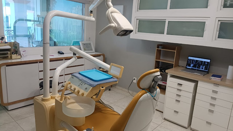 Rehabilitación Dental dentista Cancún endodoncia implantes prótesis fija
