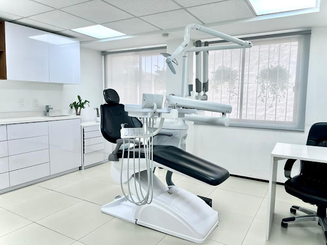 Periodoncia e Implantología Dra. Carla Balbuena Periodoncia