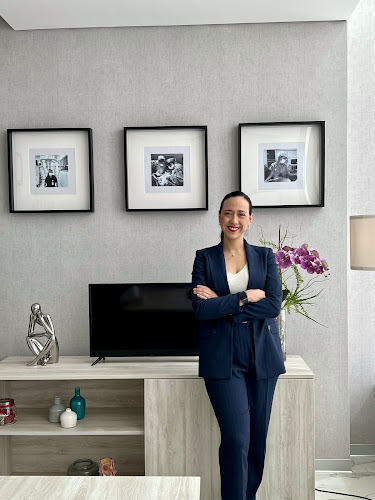 Dra. Katya Bozada, Cirugía Endocrina y Cirugía Bariátrica Metabólica