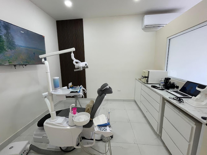 Unique Dental Clinic Oral Rehabilitation and Implantology