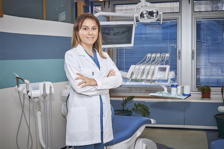 Konak Diş Kliniği | Dentist in Izmir | Dental Treatment in Turkey | Veeners in Turkey | Dentist in Turkey